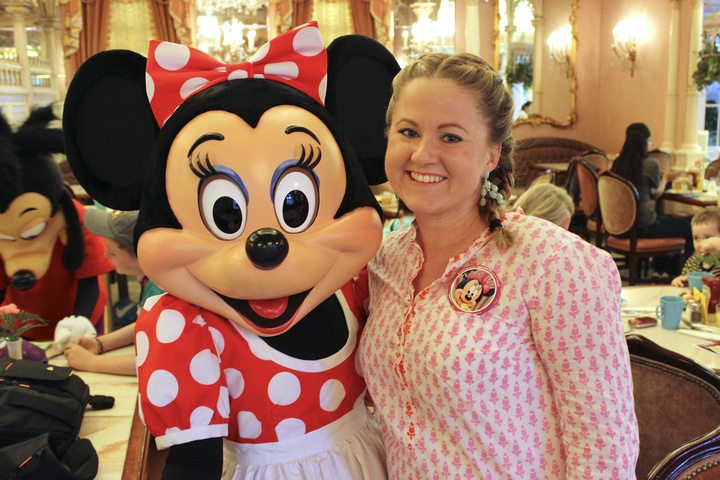 minnie-mouse-character-breakfast-disneyland