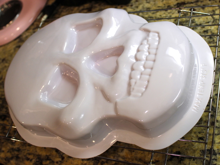 skull cake pan