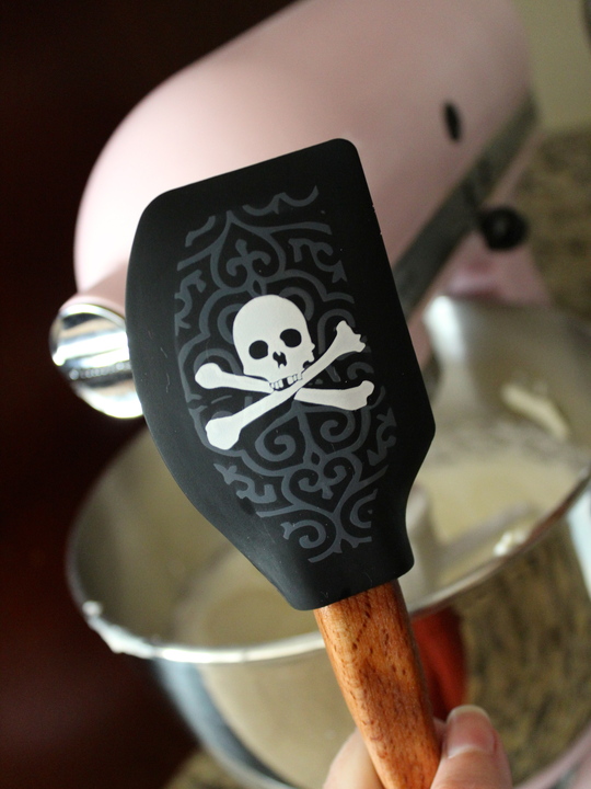 skull spatula