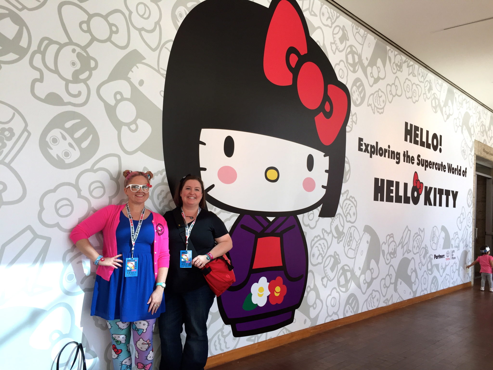 jen and isabel hello kitty con