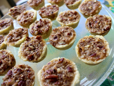 teeny tiny pecan pies