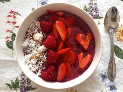 sweetheart berry rose-smoothie bowl