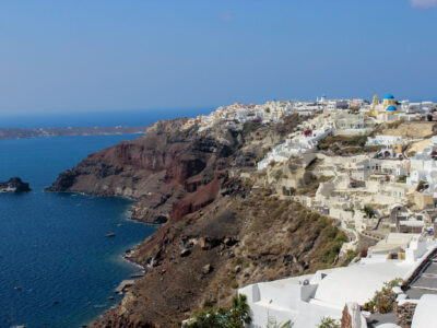 How to avoid crowds in Santorini